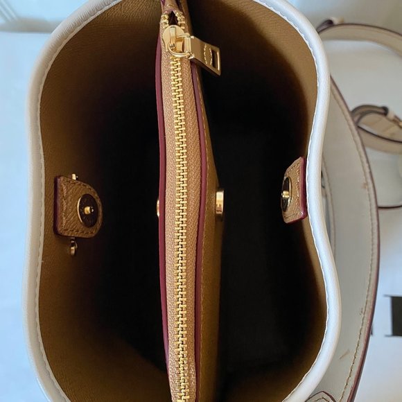 NWT Coach Mollie Bucket Bag 22 In Signature Chambray CA583 - Picture 7 of 12